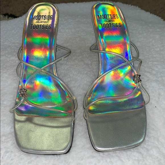 Heels - Picture 2 of 4